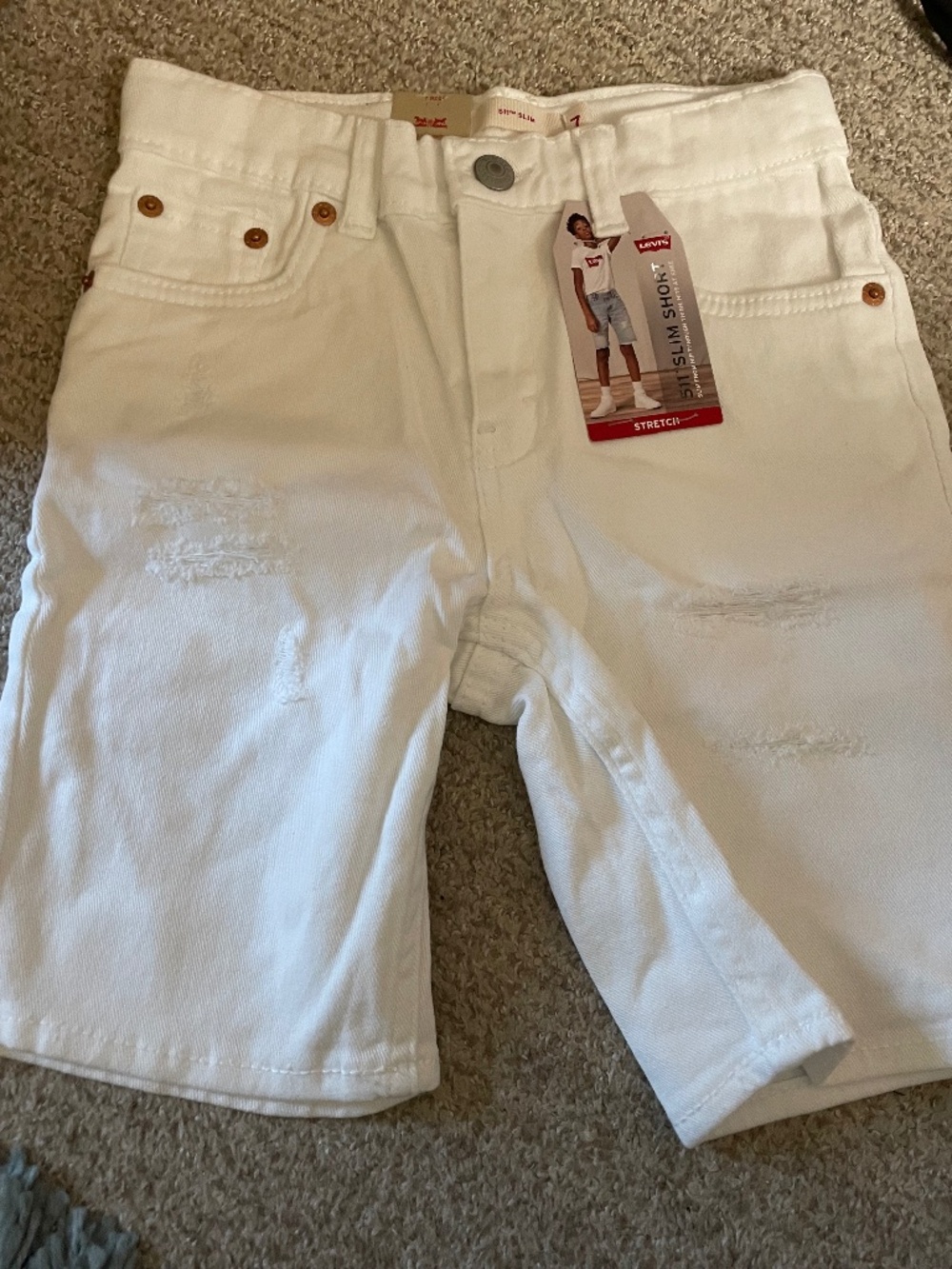 Boy’s Levi shorts NWT Sz. 7 reg. slim fit White